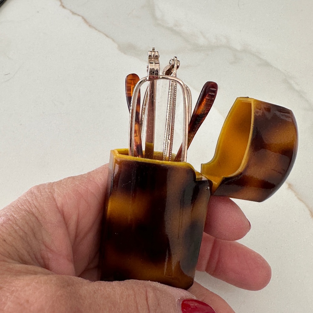 Portable tube reading Glasses